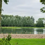 Near The Waterfront Nyaraló Simonshaven