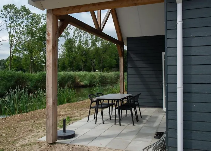 Near The Waterfront Дом отдыха