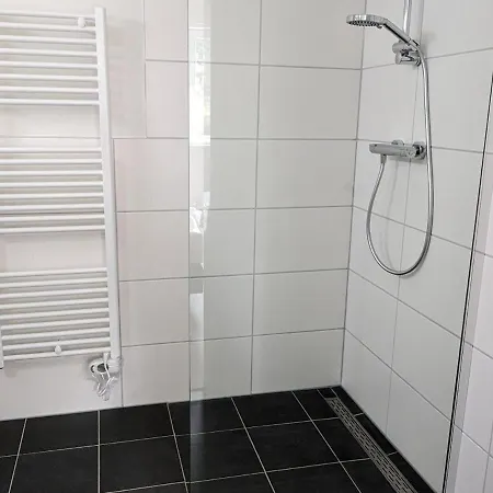 Near The Waterfront * Simonshaven