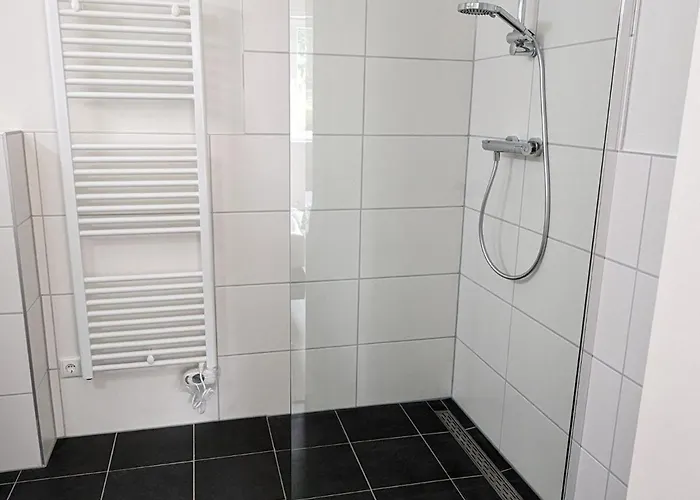 Near The Waterfront * Simonshaven